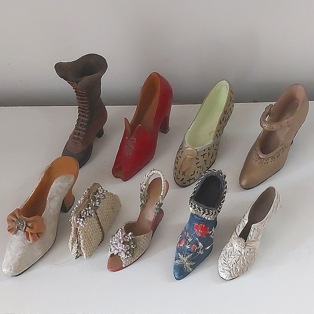Set of 8 mini decorative shoes